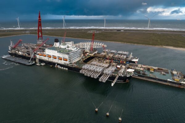 pioneering spirit, allseas, jade, bunkering ams, maasvlakte