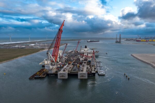 pioneering spirit, allseas, jade, bunkering ams, maasvlakte