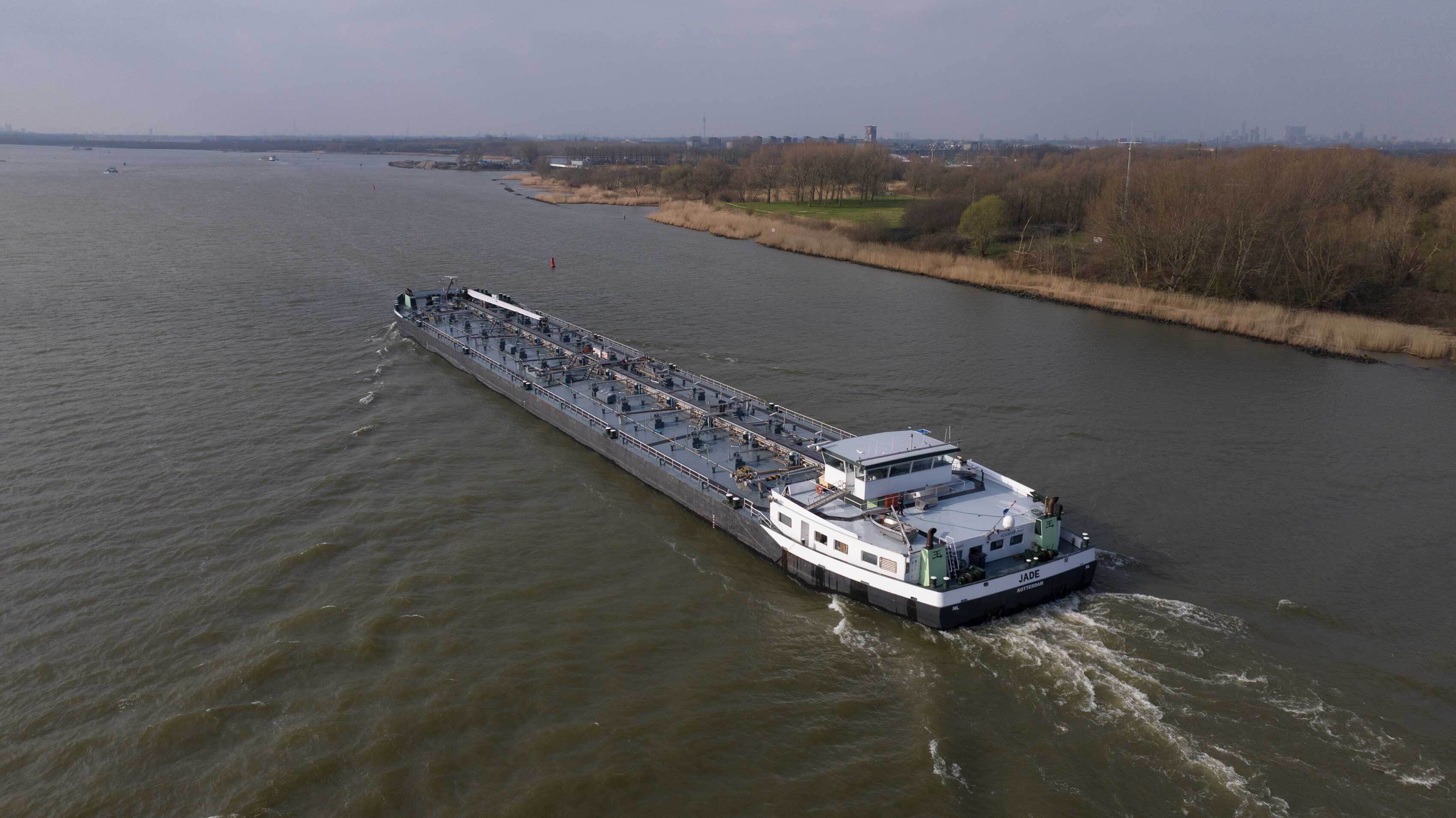 mts jade, ams barging, fleet ams, inland tanker, inland shipping, shipping rhine